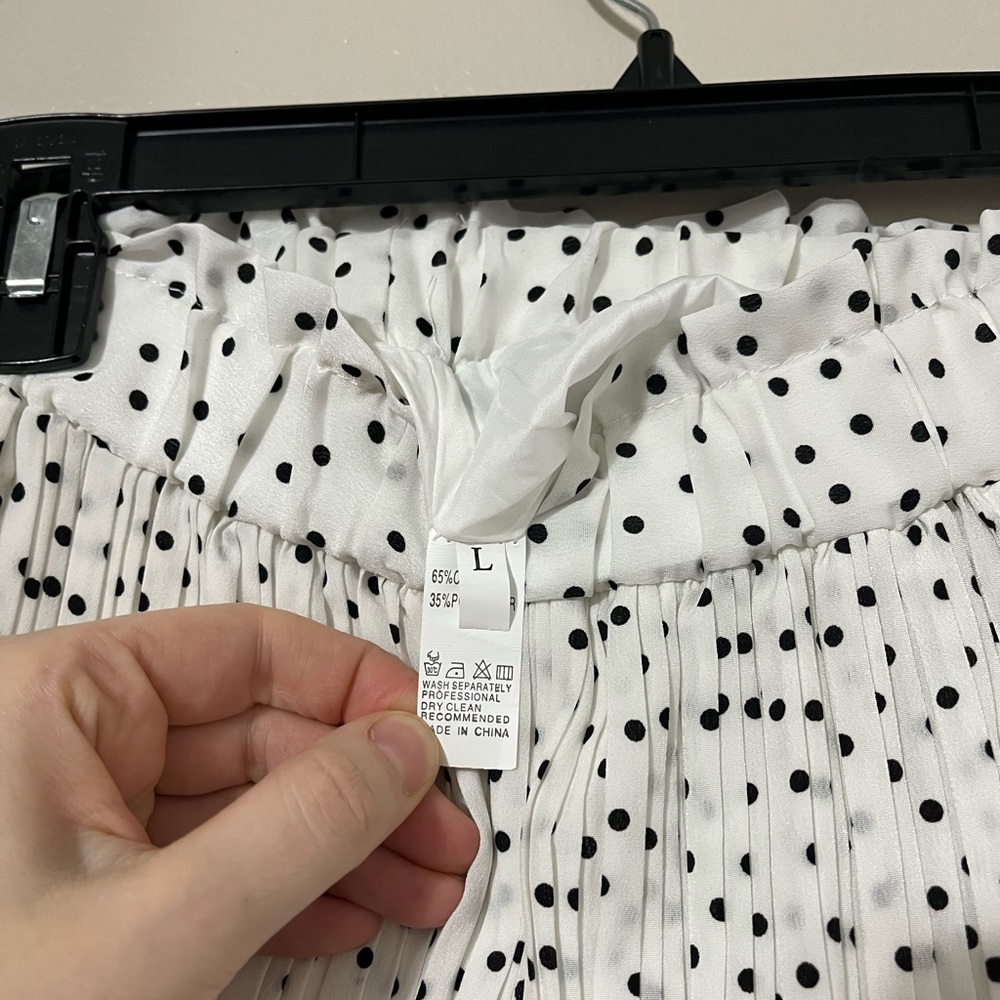Boutique (NWOT) Long Flowy Polka Dot White Skirt - Picture 3 of 4